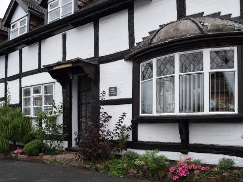 Chaddesley Corbett House | Three Batch Cottages