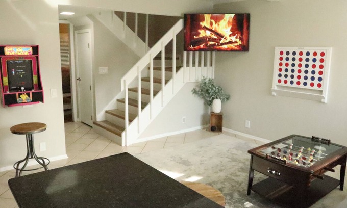 Brandon Condo | Three bed Condo with full kitchen, pool, and lake access.