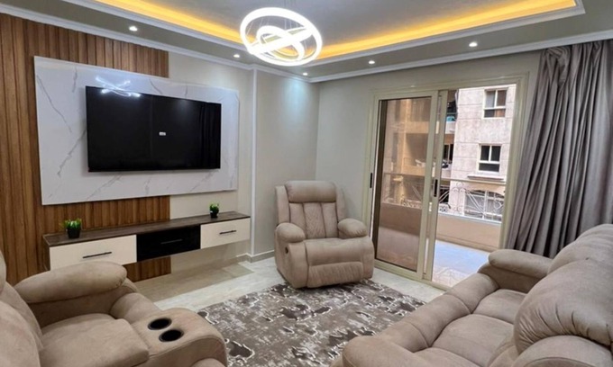 Al-Muntazah Apartment | Three bedroom Apartment with Al-Montaza Palace and sea view