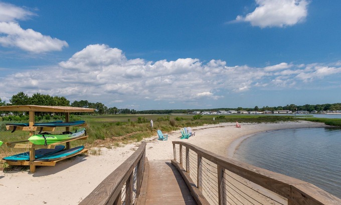 Long Neck Condo | Three bedroom condo in The Peninsula! ~