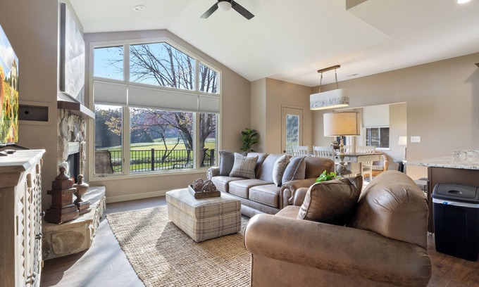 Camdenton Cottage | Three-bedroom cottage overlooking 15th fairway at Old Kinderhook golf course!
