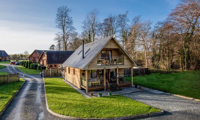 Llanbedr Cottage | Three Bedroom Lodge with Hot Tub and Log Fire | Maes-Artro-Lodge