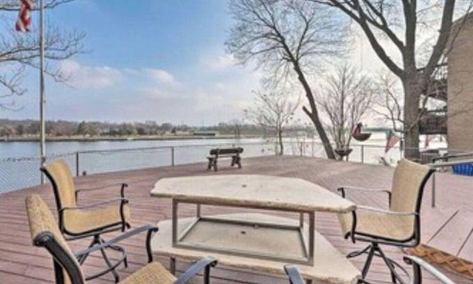 Rockford House | Three bedroom on River. Sits on the Rock River w/gorgeous views.