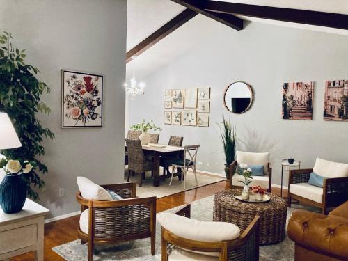 South Euclid Villa | Three Bedroom Villa Near Cleveland Clinic, Case Western, University Hospitals