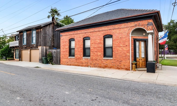Scott House | THREE Historic Units in Scott, Sleep 12, Near I-10