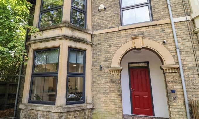 Peterborough Cottage | THREE, romantic in Peterborough