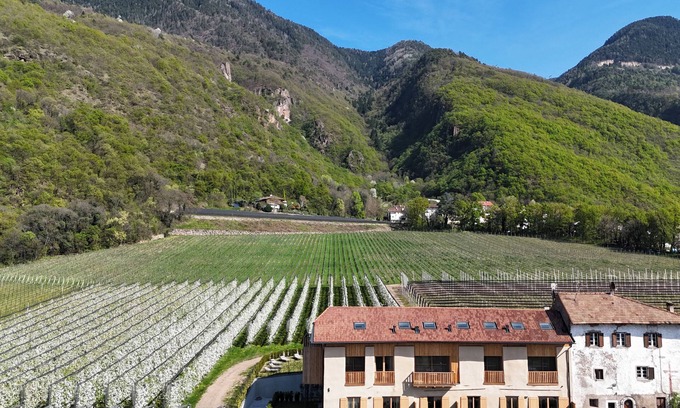 Laives Other | Three-room apartment dating back to the 1400s with masterfully renovated vaults.