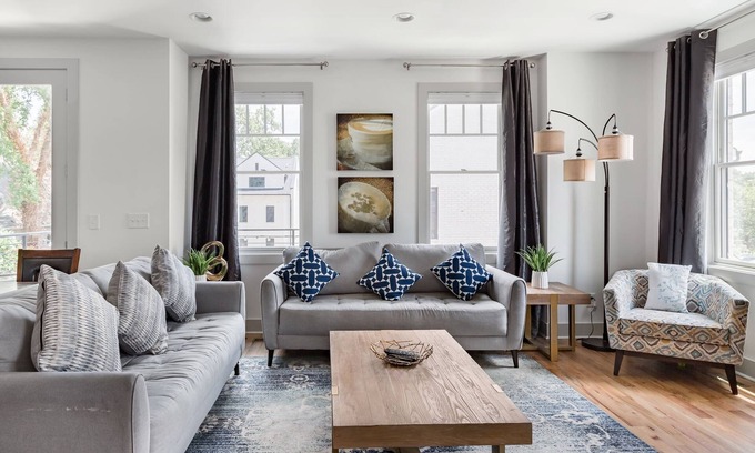 Edgehill House | Three Story Home With Urban Courtyard Minutes to Downtown