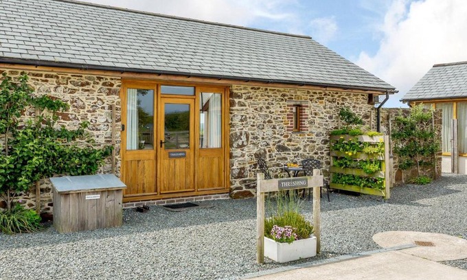 Woolfardisworthy House | Threshing-Uk12106