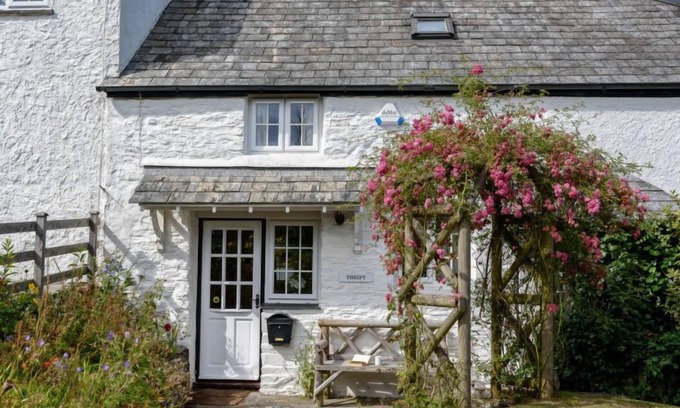 Looe House | Thrift Cottage by Interhome