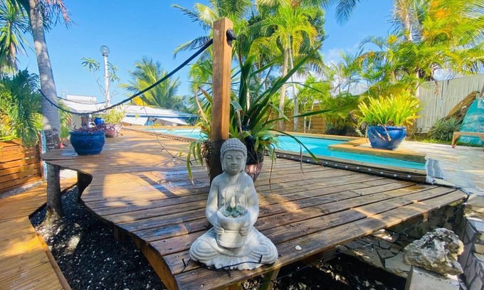 Sainte-Anne Cabin | Ti Bwa Carbet 🌴 Semi Outdoor for Couples ❤️ with Pool and Rooftop! Petfriend