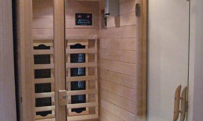 Zandt Apartment | Tie-friendly vacation home with garden and infrared sauna