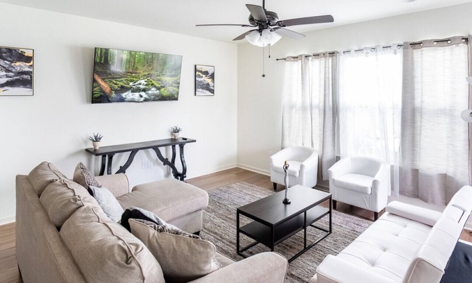 Highlands - Perkins House | Tiger Stadium Oasis in Baton Rouge by LSU - CB1014