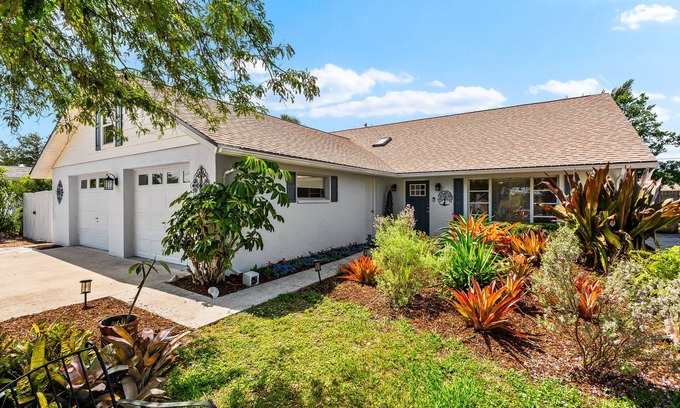 Vamo House | Tiki Gardens House, Sarasota, Florida, with dipping Pool, Tiki bar +