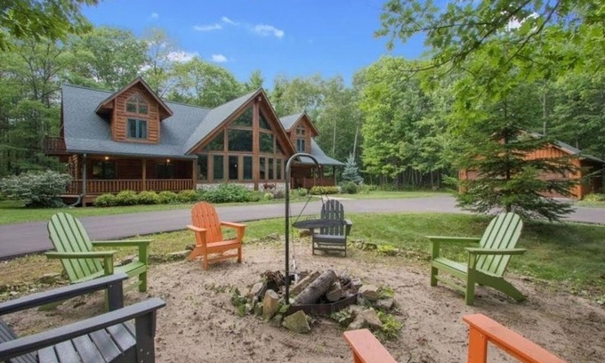 Carlsville House | Timber Lodge on Large Wooded Lot mid Door County