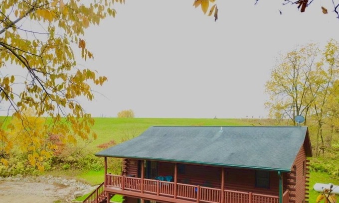 Harpers Ferry Cabin | Timber Ridge hideaway with outdoor hot tub & Pool