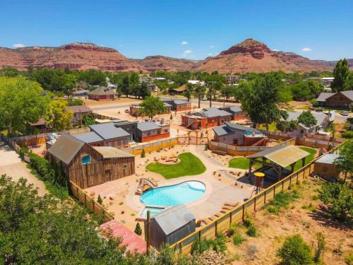 Kanab House | Timber & Tin H 2Bed 2Bath w Pool & Rooftop Deck