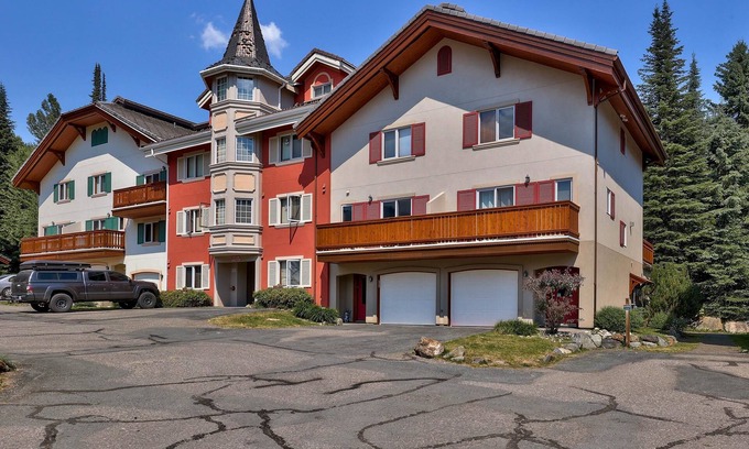 Sun Peaks House | Timberline 24: Charming 2BDRM, 3 Storey Townhome w/Private Hot Tub