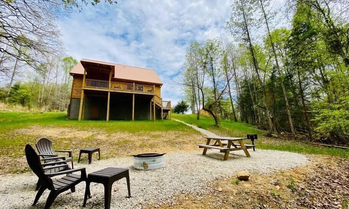 Rogers Cabin | Timberview Central RRG w/WiFi, Hot Tub, Fire Pit