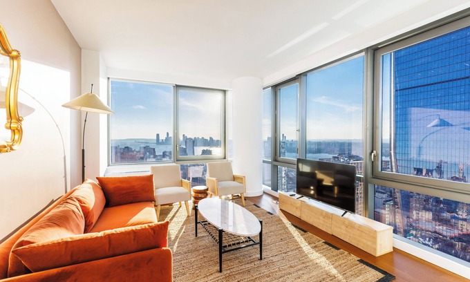 Theater District Apartment | Time Square Luxury Huge Two-Bedroom Apartment King Beds