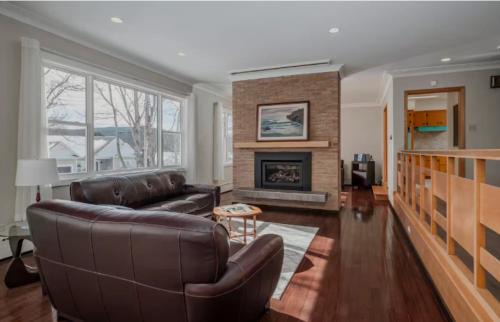 Waterford Valley House | Timeless 3br Mid-century Modern St Johns Gem