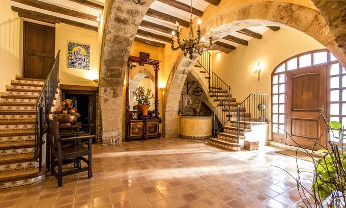 Santa Oliva Villa | Timeless Elegance near Barcelona, 14 min to beach