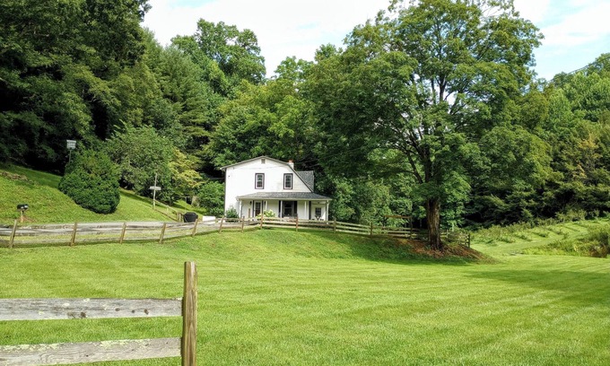 Roan Mountain Other | Tinker Valley Farmhouse – Fall Colors, Farm Animals & Quiet Country Comfort