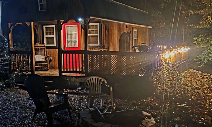 Cub Run Cabin | Tiny Home Cabin @ Nolin Lake Close to Mammoth Cave. Couple's Retreat w/Hot Tub