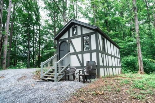 Sevierville House | Tiny Home Cottage Near the Smokies #8 Helga