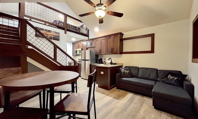 Hiawassee Cottage | Tiny Home on Lake Chatuge in Downtown Hiawassee! BRAND NEW!