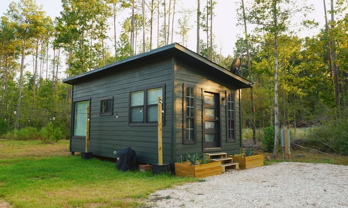 Livingston House | Tiny home retreat in Livingston TX- 1 hr from Houston