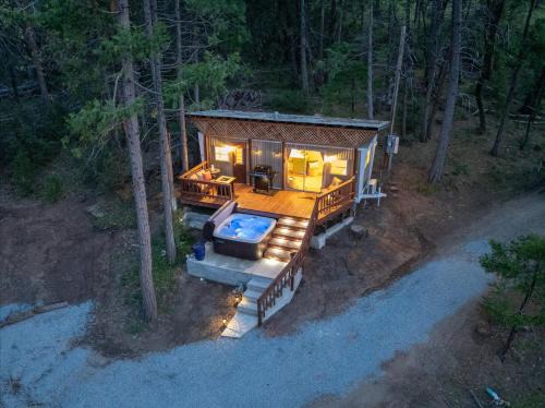 Oakhurst House | Tiny home with spa/firepit/and more