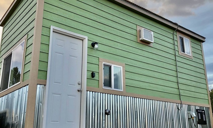 Valle Cabin | Tiny House, 30 min. to Grand Canyon and Air Conditioned!