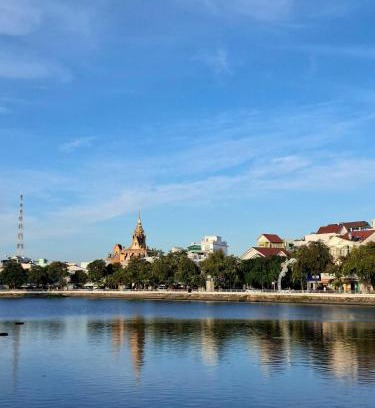 Ninh Kieu Apartment | Tiny house, traditional, friendly neighbour, center, sunset lake view