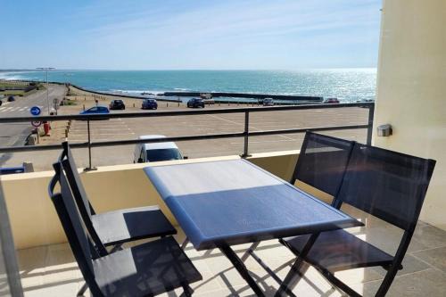 Pouldreuzic Apartment | Tipoz'immo-Le Grand Grand 210 -view and direct access to the sea-pets accep