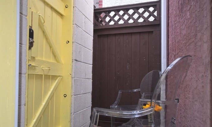 Center City House | TLA - The Sunflower Suite - Penn's Landing