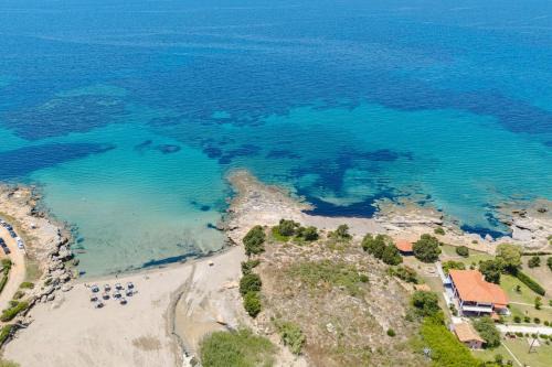 Pyrgos Apartment | To Pournari Beachside Garden House - Happy Rentals