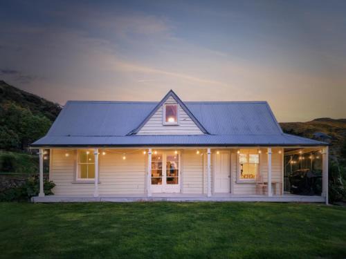 Akaroa House | Toad Hall - Akaroa Holiday Home