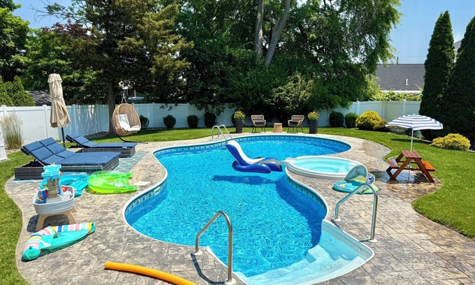 Point Pleasant Beach House | Toddler Friendly, toys, boardwalk, beach, downtown, POOL, & clean! You get ALL!