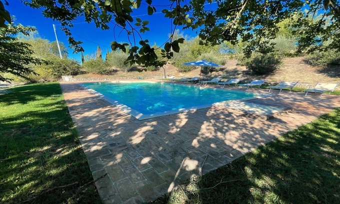 Loreto Villa | TODI BY THE POOL/SLEEPS 10/EXCLUSIVE POOL/WALK TO TODI 4 KMS/RESTAURANT 0.5 KMS