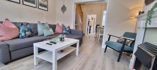 Liverpool House | Toffees Townhouse a 2 Bed House in Liverpool 1 Mins walk to Goodison Park