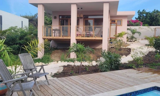 Jan Thiel House | Toko Gem: Tropical getaway with spacious veranda and saltwater pool
