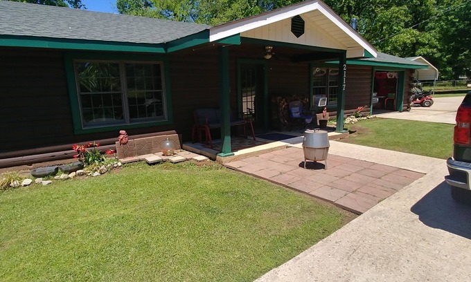 Negreet Cabin | Toledo Bend Cabin on the Creek