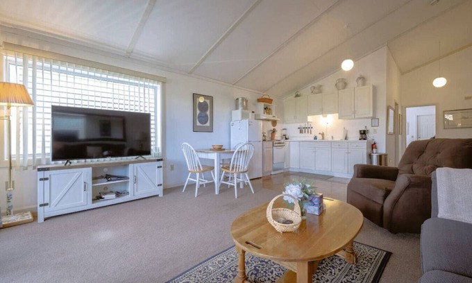 Bar Harbor Apartment | Top Floor 1 BR Downtown Waterfront BH! [High Tide]