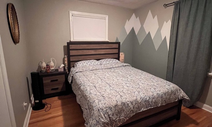 Belleville House | Top Floor Bungalow Close to Downtown