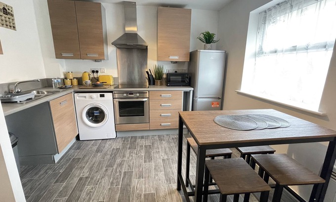 Littleover Apartment | Top Floor Deluxe Apartment - With Balcony