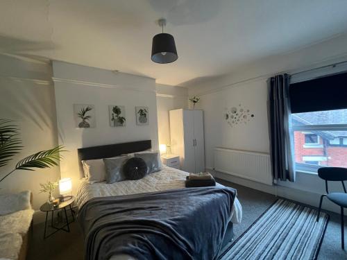 Hereford House | Top Floor Suite - Cedar House
