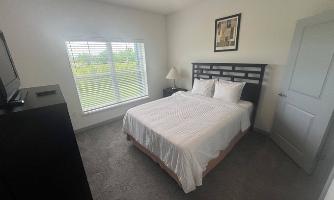Tuttle West Apartment | Top floor w/balcony in Hillard/Dublin