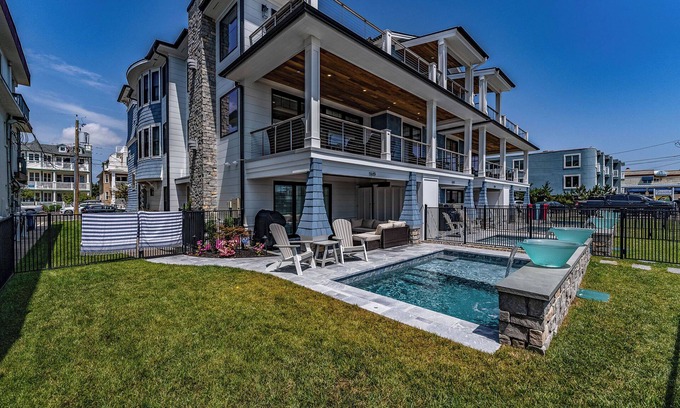 North End Condo | Top Level Luxury BeachFront on Boardwalk, Roof Deck, Pool & Elevator! 6BR/7BA!