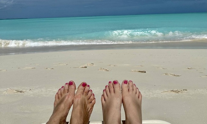 Treasure Cay House | Top Location 30' to beach, newly renovated, 3 King beds, beside pool